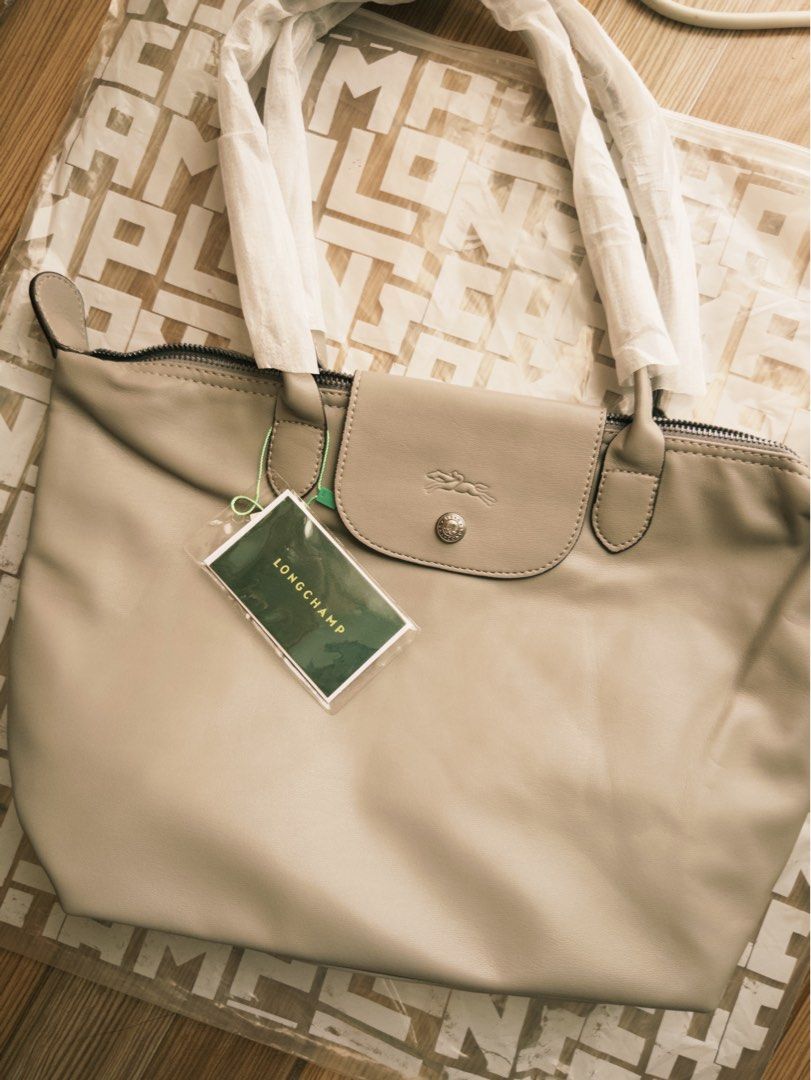 Le Pliage Xtra M Tote Bag (Category: Tote Bags) located in Baguio. Submitted by honeymustard_ (Listing ID 1466825922, Image 1). Description: I don’t like the color. Got it from a website. Totally in good condition! .