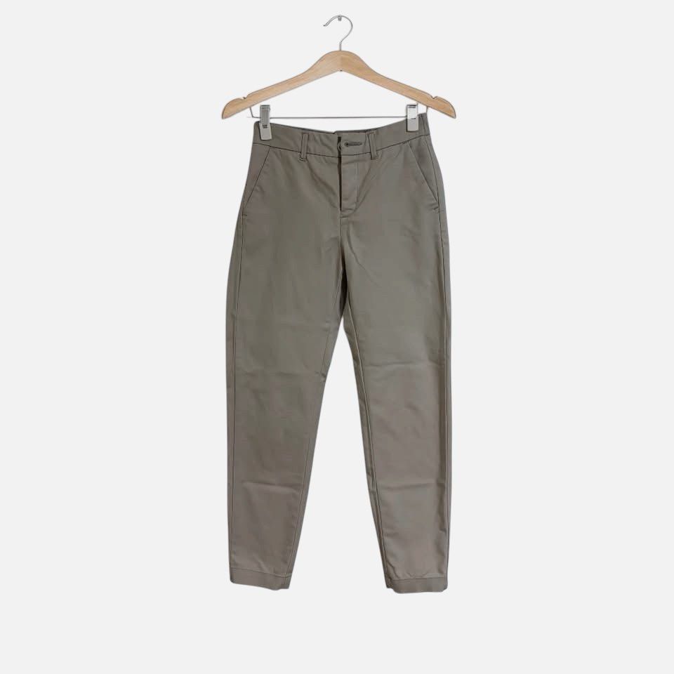 Lee Pants (Category: Jeans) located in Iligan City. Submitted by saispreloved (Listing ID 1466870274, Image 1). Description: One of my favorite pants, now looking for a new home. 🤍 📸 Color may appear slightly different in photos, please refer to the photo of me wearing the pants! .
