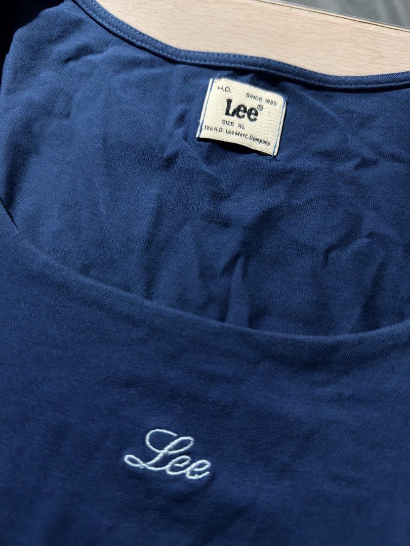 Lee Scoop Neckline Top Size XL Blue (Category: Blouses) located in Batangas. Submitted by ca_decluttering (Listing ID 1466950270, Image 3). Description: - Brand: Lee - Color: Blue - Size: XL - Details: Contrasting white stitching down the front panels.