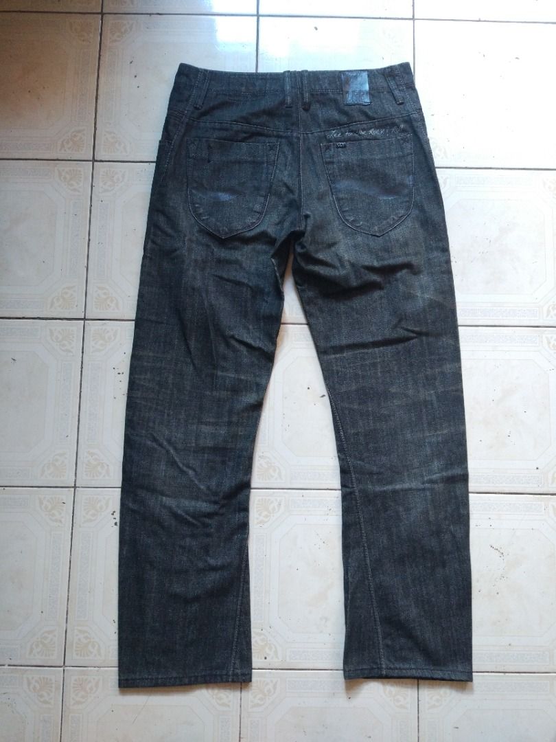 Lee X-Line Black Jean 35 actual (Category: Jeans) located in Pasay City. Submitted by denimdude.ph (Listing ID 1466862507, Image 2). Description: twisted leg design.