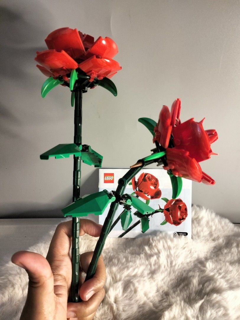 LEGO Original Botanical Iconic Roses (Category: Lego & Building Sets) located in Manila. Submitted by alayassulittipidfinds (Listing ID 1466924782, Image 3). Description: Complete set this is brandnew wala lang box. inopen lang and binuo..