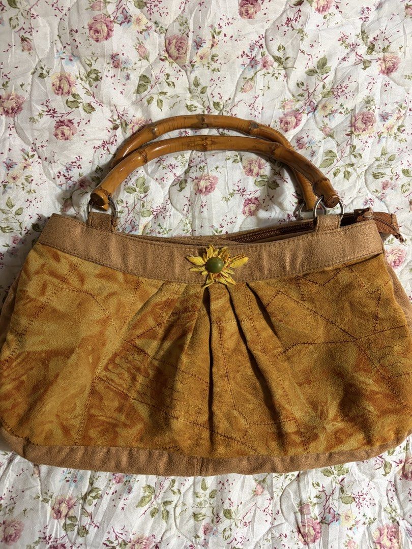 Leonardo Mustard Suede Bamboo Handbag (Category: Shoulder Bags) located in Muntinlupa City. Submitted by herellas0504 (Listing ID 1466904326, Image 1). Description: Leonardo Mustard Suede Bamboo Handbag Mine: 499 | Lock: 650 ———————————— small issue inside only (small hole needs to sew) other than that, no issue still in a good condition pretty smm! willing to.