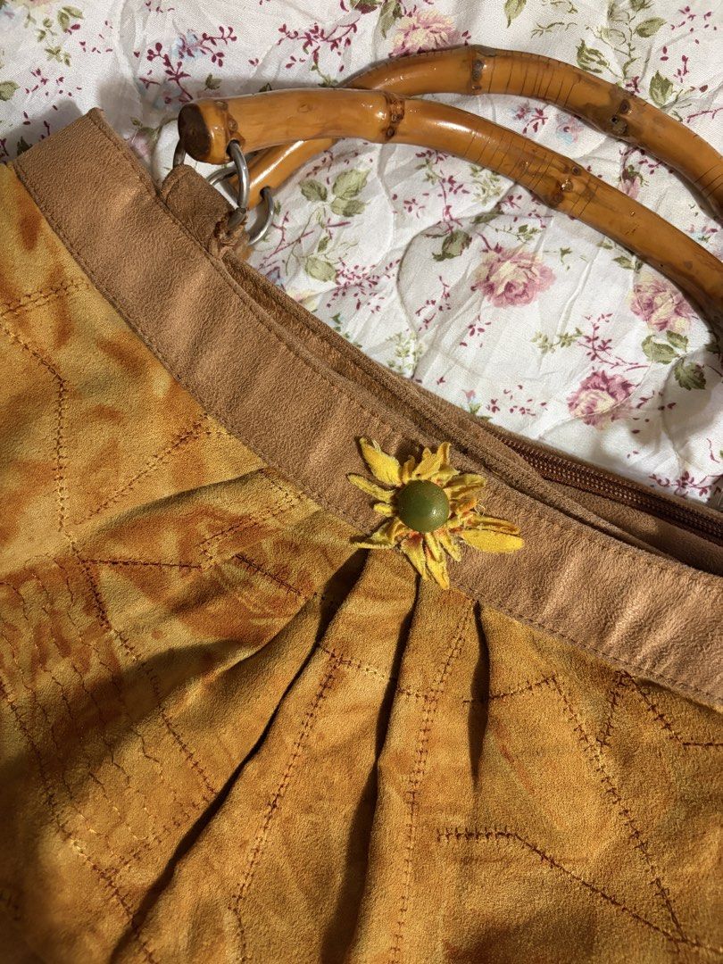 Leonardo Mustard Suede Bamboo Handbag (Category: Shoulder Bags) located in Muntinlupa City. Submitted by herellas0504 (Listing ID 1466904326, Image 3). Description: Leonardo Mustard Suede Bamboo Handbag Mine: 499 | Lock: 650 ———————————— small issue inside only (small hole needs to sew) other than that, no issue still in a good condition pretty smm! willing to.