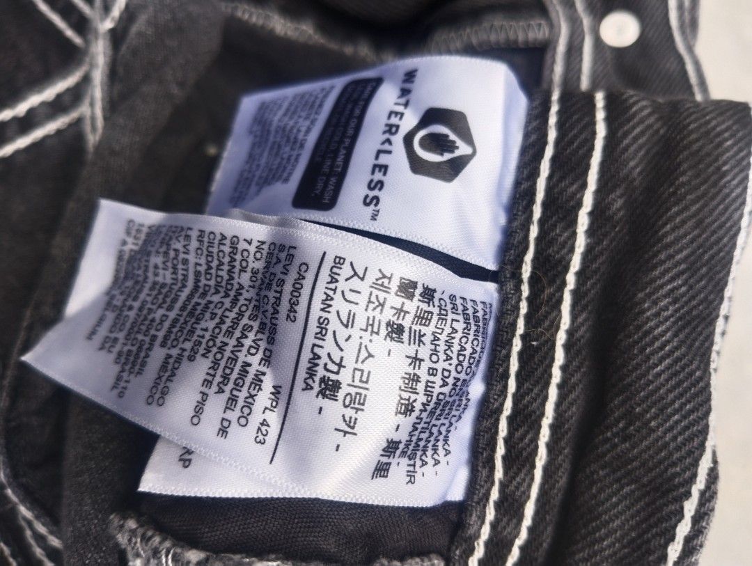 Levi's (Category: Jeans) located in Mandaue City. Submitted by thrifted.coo (Listing ID 1466816155, Image 3). Description: W-26 L-38 T-11.5 H-7.3.