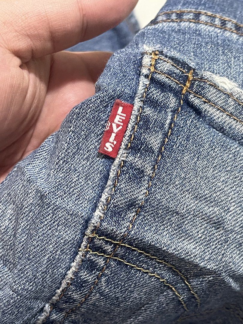 Levi’s 511 Big E size 32 (Category: Jeans) located in Marikina City. Submitted by joshuaades21107 (Listing ID 1466839543, Image 3). Description: Levis 511 Big E Size 32 38 length Minor flaws, see pictures for reference Due to his age.
