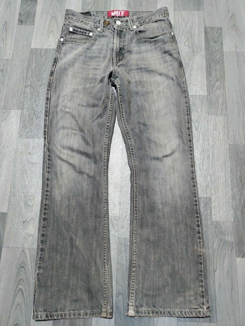 LEVI'S 527 BOOTCUT GRAY WASH (Category: Jeans) located in Carmen. Submitted by raythrifter (Listing ID 1466793070, Image 1). Description: Dimensions: Waist - 28 Length - 39 Leg opening - 9 Inheam - 28 Rise - 10 Knee - 8 Thigh - 9 📥 $1,000 + sf.