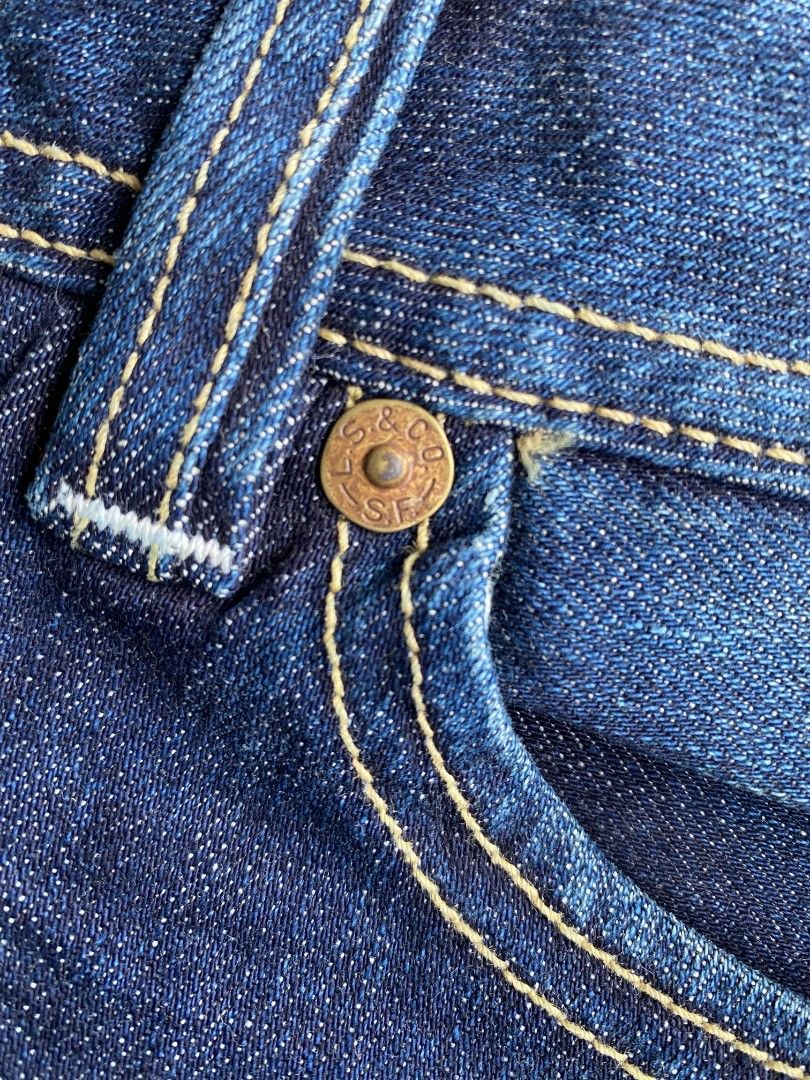 Levi's Jeans (Category: Jeans) located in Argao. Submitted by royalowl-888 (Listing ID 1466904054, Image 3). Description: LEVI'S Jeans Size 29 to 30 Length 41 Hem 8 BRAND NEW WITH HANGTAG 3,790 Hongkong dollars sobrang solid location Visayas.