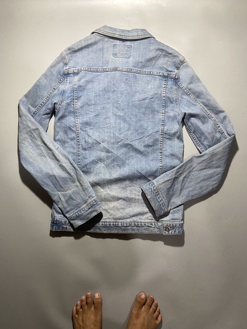 Levi's Light Wash Denim Jacket Size S (Category: Coats, Jackets and Outerwear) located in Taguig. Submitted by lva.ph (Listing ID 1466860321, Image 2). Description: DENIM LEVIS SIZE: SMALL W-19 L-27 NO ISSUE GOOD CONDITION Brand: Levi's - Style: Classic denim jacket - Color: Light wash blue - Size: S - Details: Button-up front, twin flap chest pockets, button cuffs, traditional collar, and structured back paneling - Hardware: Branded metal hardwa