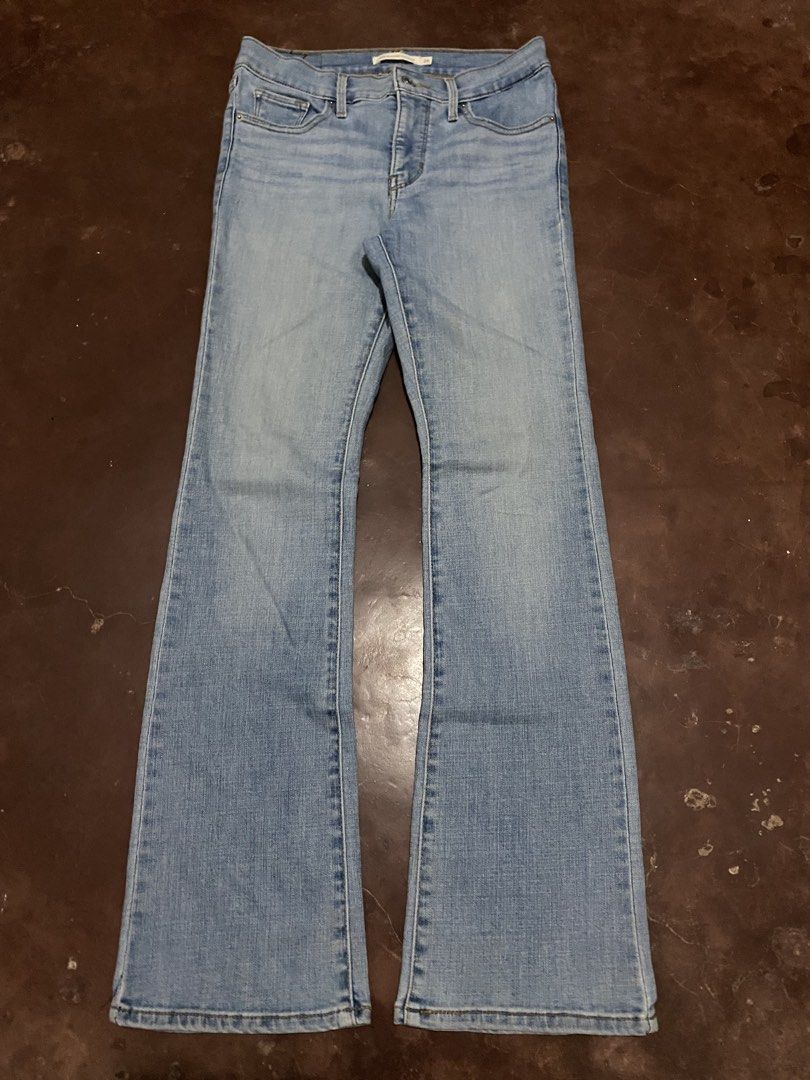 Levi’s Modern 315 Shaping Bootcut (Category: Jeans) located in Malita. Submitted by ronnyboi (Listing ID 1466887249, Image 3). Description: W:28 L:38 T:9 H:8 need wash Mine:.