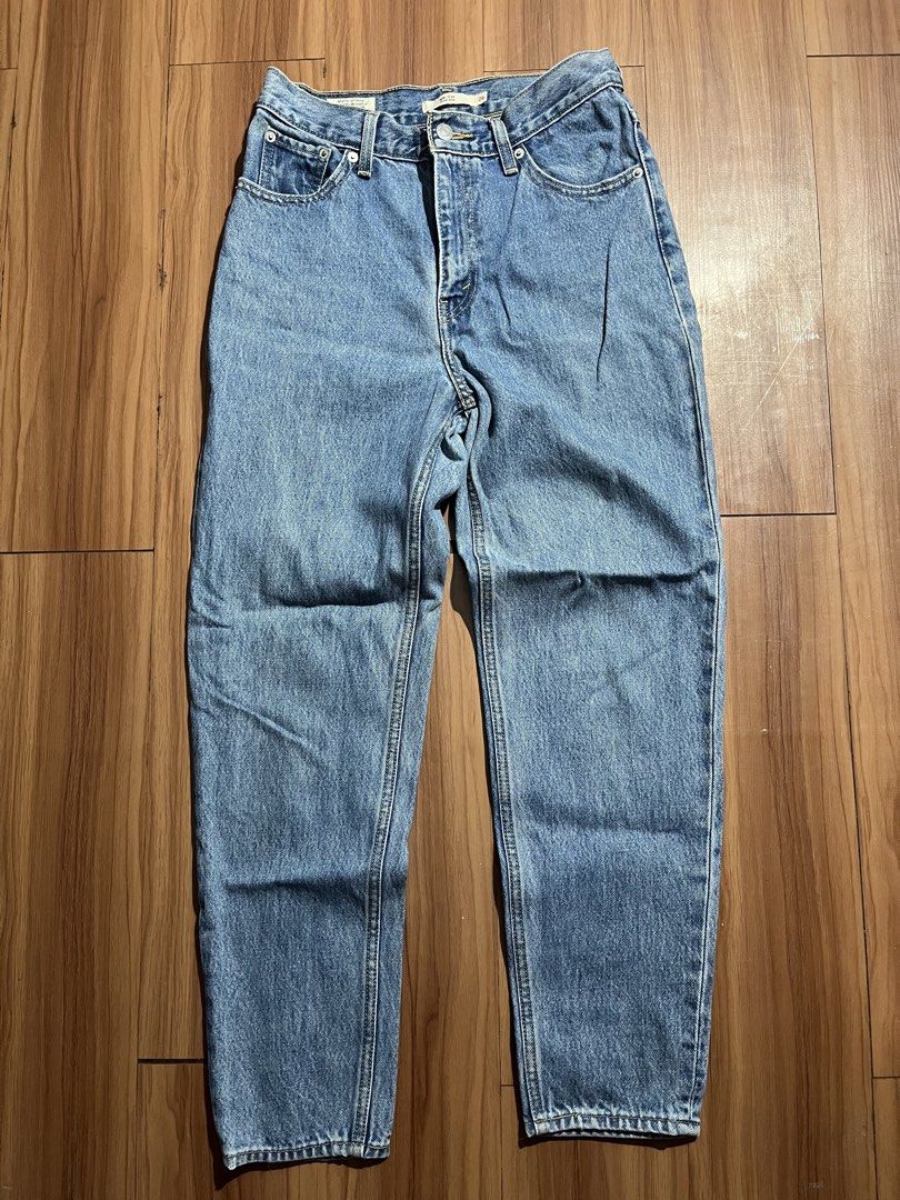 Levis Mom Jeans (Category: Jeans) located in Valenzuela. Submitted by 94thrift (Listing ID 1466881013, Image 1). Description: Levis Mom Jeans •Width: 28 •Length: 38.5 •Hem: 5.5 ₱680 + Shipping fee MOP: Gcash Courier: J&T, LBC and Lalamove or Meet up 📍Loc: Valenzuela City.