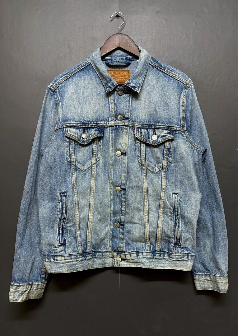 Levi’s Skyline Trucker Jacket (Category: Coats, Jackets and Outerwear) located in Cavite. Submitted by staythrifted.23 (Listing ID 1466824107, Image 1). Description: Levi’s Skyline Denim Trucker Jacket Medium on 🏷️ Dimes : Length 24.5 Width 22 Sleeve length 25.5 Condition : Excellent to Like new Color rate : 9.8/10 Washed and ready to wear Color may vary due lighting Issue : ❌ 📩📩📩 Loc. Cavite We ship nationwide Payment first 📌DISCLAIMER: We 
