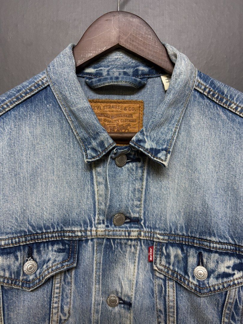 Levi’s Skyline Trucker Jacket (Category: Coats, Jackets and Outerwear) located in Cavite. Submitted by staythrifted.23 (Listing ID 1466824107, Image 3). Description: Levi’s Skyline Denim Trucker Jacket Medium on 🏷️ Dimes : Length 24.5 Width 22 Sleeve length 25.5 Condition : Excellent to Like new Color rate : 9.8/10 Washed and ready to wear Color may vary due lighting Issue : ❌ 📩📩📩 Loc. Cavite We ship nationwide Payment first 📌DISCLAIMER: We 