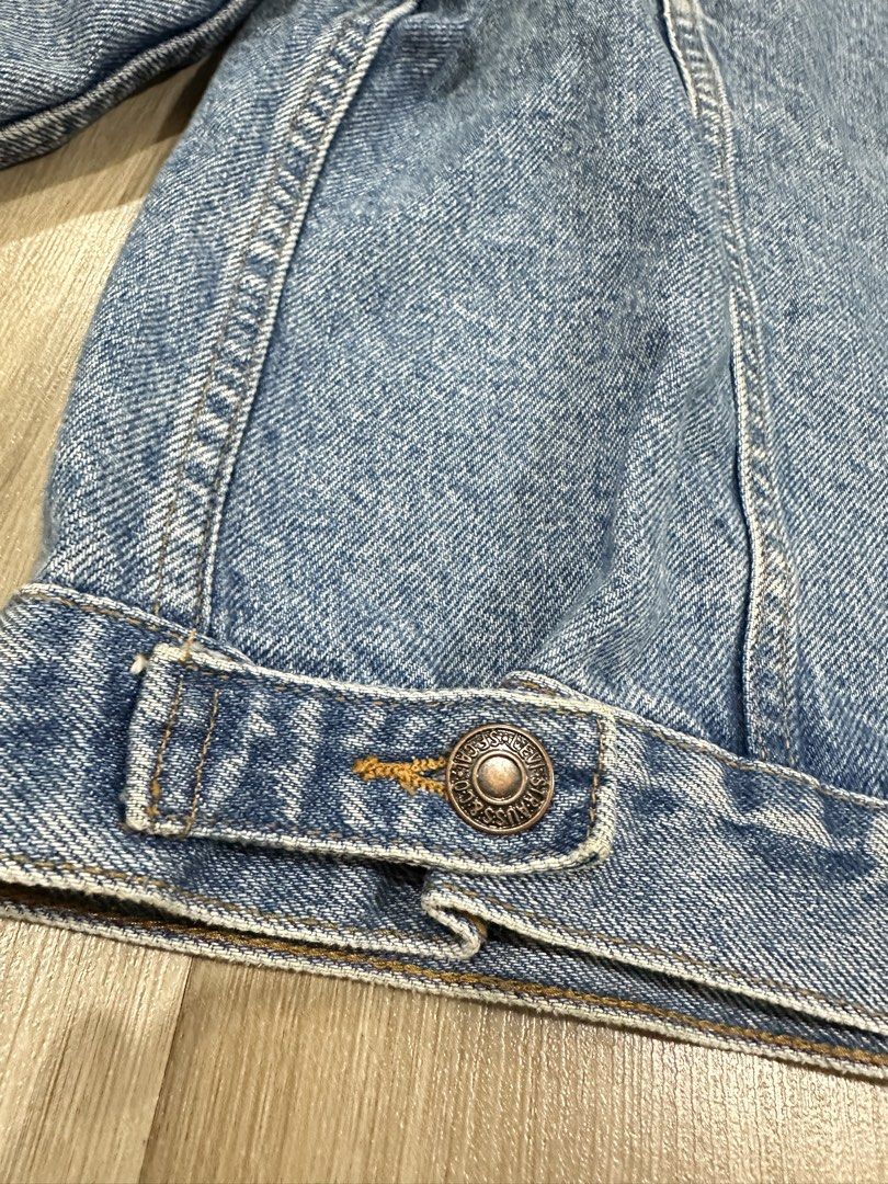Levis vintage denim jacket (Category: Coats, Jackets and Outerwear) located in Paranaque City. Submitted by lovedbyme888 (Listing ID 1466950157, Image 3). Description: Unisex denim jacket Mens M-L Womens L-XL Well kept Excellent condition .
