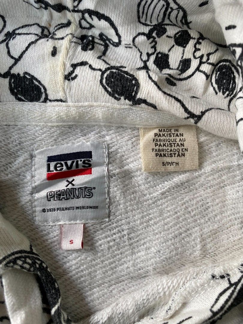 Levis x peanuts hoodie (Category: Coats, Jackets and Outerwear) located in Manila. Submitted by raymondrob54698 (Listing ID 1466822004, Image 3). Description: Size small on tag best fit large 22x25.