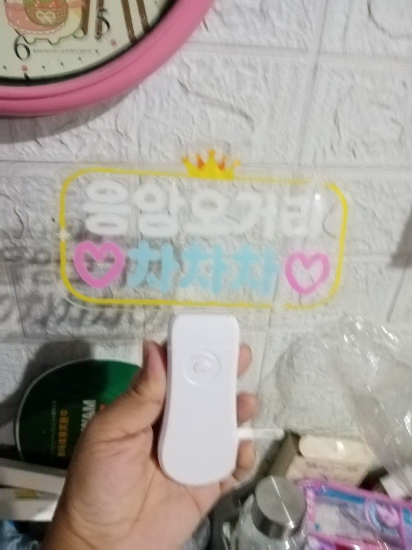 Light stick (Category: Looking For) located in Caloocan City. Submitted by 4kidsstore (Listing ID 1466965576, Image 1). Description: .