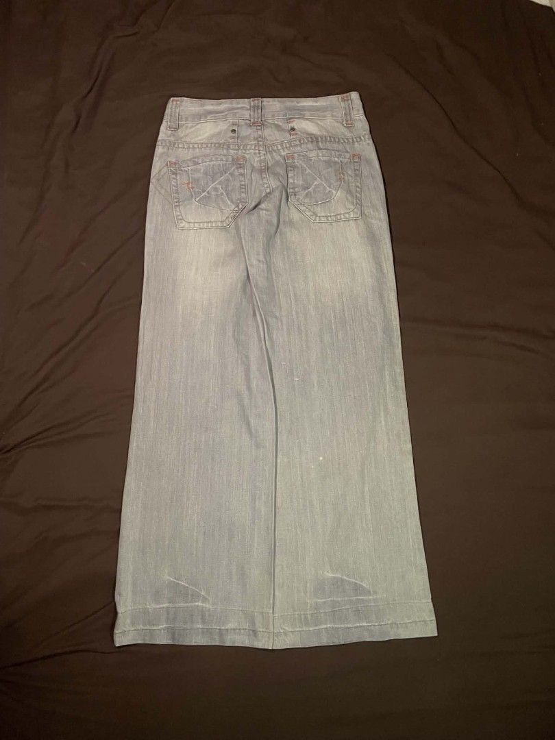 Light wash wide leg denim jeans (Category: Jeans) located in Manila. Submitted by lamawpaul (Listing ID 1466951266, Image 2). Description: - Style: Light wash wide-leg denim jeans - Fit: Mid-rise with belt loops - Details: Classic five-pocket design, contrast stitching, and red inner waistband label - Fabric: Sturdy and durable material - Versatility: Perfect for pairing with casual tees and everyday tops.