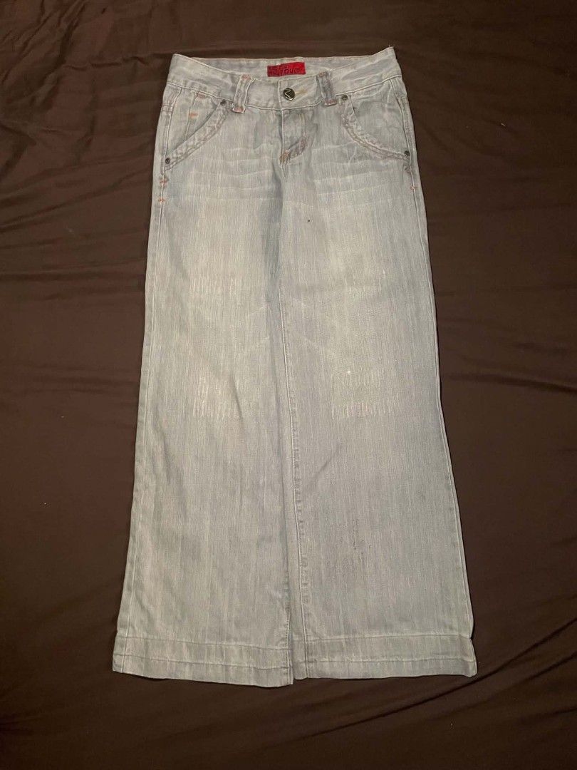 Light wash wide leg denim jeans (Category: Jeans) located in Manila. Submitted by lamawpaul (Listing ID 1466951266, Image 1). Description: - Style: Light wash wide-leg denim jeans - Fit: Mid-rise with belt loops - Details: Classic five-pocket design, contrast stitching, and red inner waistband label - Fabric: Sturdy and durable material - Versatility: Perfect for pairing with casual tees and everyday tops.