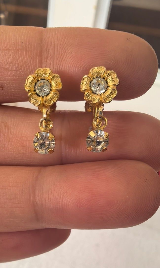 Like new Japan earings (Category: Earrings) located in Tuguegarao City. Submitted by zenphoenix-7ad615 (Listing ID 1466796583, Image 3). Description: Cute pretty in actual Minimalist.