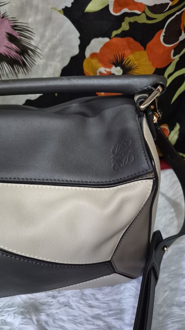 Loewe Puzzle Bag Multi-color Leather Handbag (Category: Luxury Bags & Wallets) located in Manila. Submitted by ertya (Listing ID 1466874723, Image 2). Description: no rubs handle sign of use self authentication.