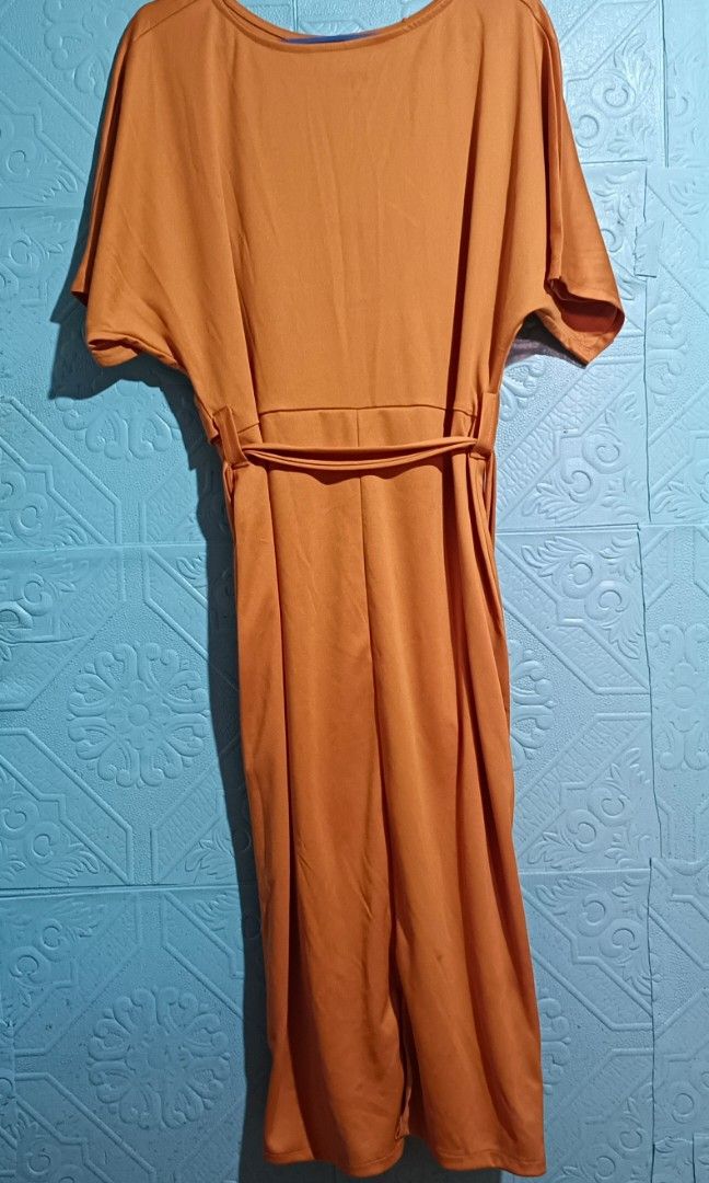 LONG DRESS COLOR ORANGE (Category: Dresses) located in Quezon City. Submitted by zoesmithshop (Listing ID 1466800669, Image 1). Description: SIZE- M Long dress color orange good condition no issue.