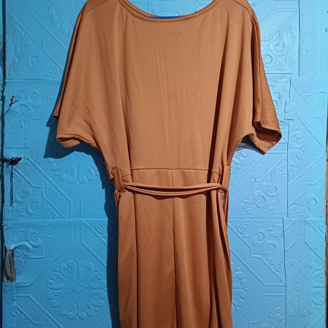 LONG DRESS COLOR ORANGE (Category: Dresses) located in Quezon City. Submitted by zoesmithshop (Listing ID 1466800669, Image 2). Description: SIZE- M Long dress color orange good condition no issue.