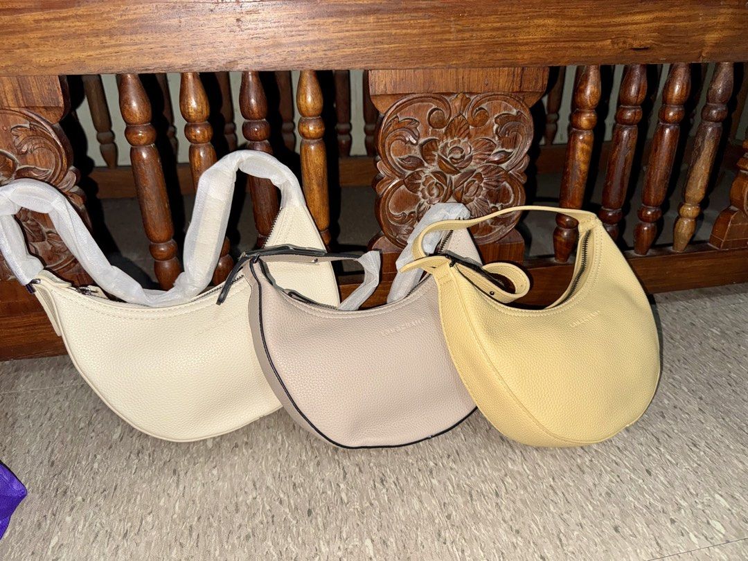 Longchamp Boxford Crescent Shoulder Bag Leather (Category: Luxury Bags & Wallets) located in Imus. Submitted by avielicious (Listing ID 1466910811, Image 1). Description: - Brand new Longchamp crescent shoulder bag - Available in 3 neutral tones: cream, taupe, and pale yellow - Premium textured leather material - Secure zipper closure - Adjustable shoulder strap - Chic debossed Longchamp logo on the front - Elegant silver-tone hardware - Protecti