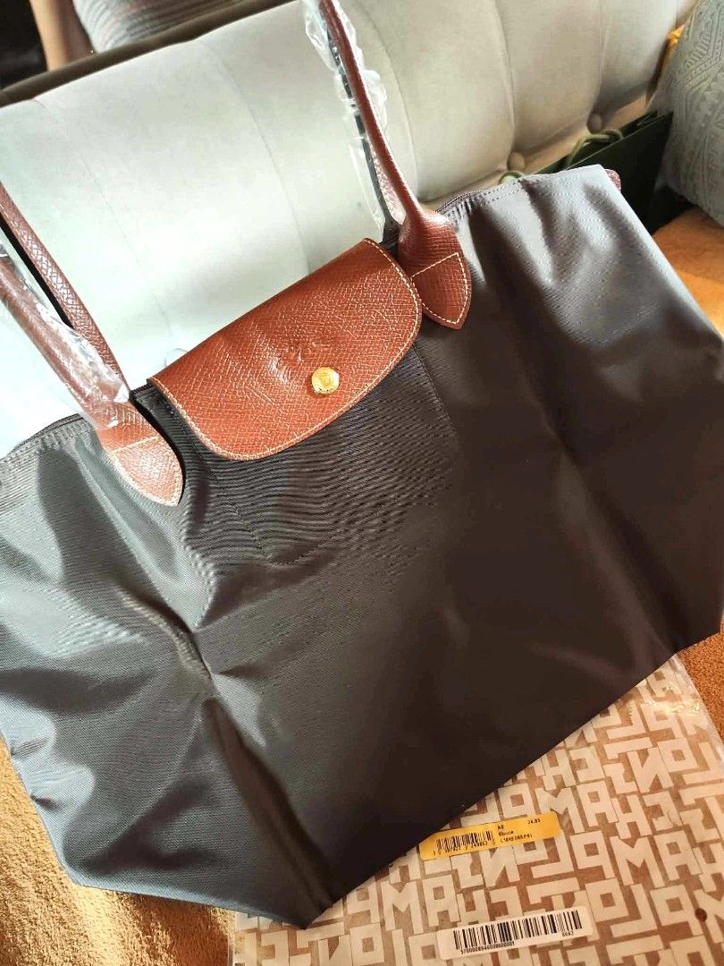 Longchamp Large (Category: Luxury Bags & Wallets) located in Manila. Submitted by JustLuxPH (Listing ID 1466937884, Image 1). Description: On Hand PH 😍 Super nice in actual 💯 Original 🔹Actual photos are posted 🫶 Large, Ebony ✅ Complete Inclusions (Paper bag , Dust bag, Plastic, Card) 🏦 MOP: BDO, BPI, GCASH 🔸 Price is negotiable 📌 Justluxph is not affiliated with any brands featured. All copyrights remain sole property of the brand holders.