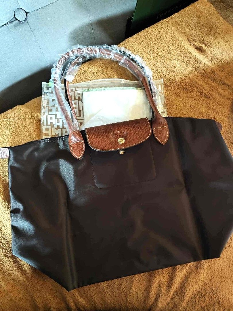 Longchamp Large (Category: Luxury Bags & Wallets) located in Manila. Submitted by JustLuxPH (Listing ID 1466937884, Image 2). Description: On Hand PH 😍 Super nice in actual 💯 Original 🔹Actual photos are posted 🫶 Large, Ebony ✅ Complete Inclusions (Paper bag , Dust bag, Plastic, Card) 🏦 MOP: BDO, BPI, GCASH 🔸 Price is negotiable 📌 Justluxph is not affiliated with any brands featured. All copyrights remain sole property of the brand holders.