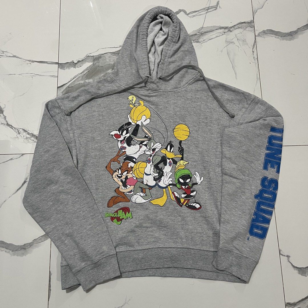 Looney Tunes Space Jam (Category: Hoodies) located in Bacoor. Submitted by manonghits_2000 (Listing ID 1466898170, Image 1). Description: Space Jam New Legacy 20.5x23.5 No Issue Excellent Claim 200 .