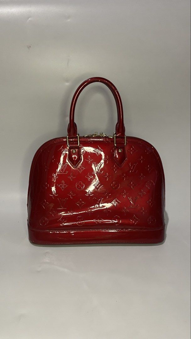LOUIS VUITTON (Category: Luxury Bags & Wallets) located in Koronadal. Submitted by zyxarvie (Listing ID 1466883372, Image 1). Description: PATENT TYPE EXCELLENT ISSUE: Sa handle Scratch Pretty pa kaayo .