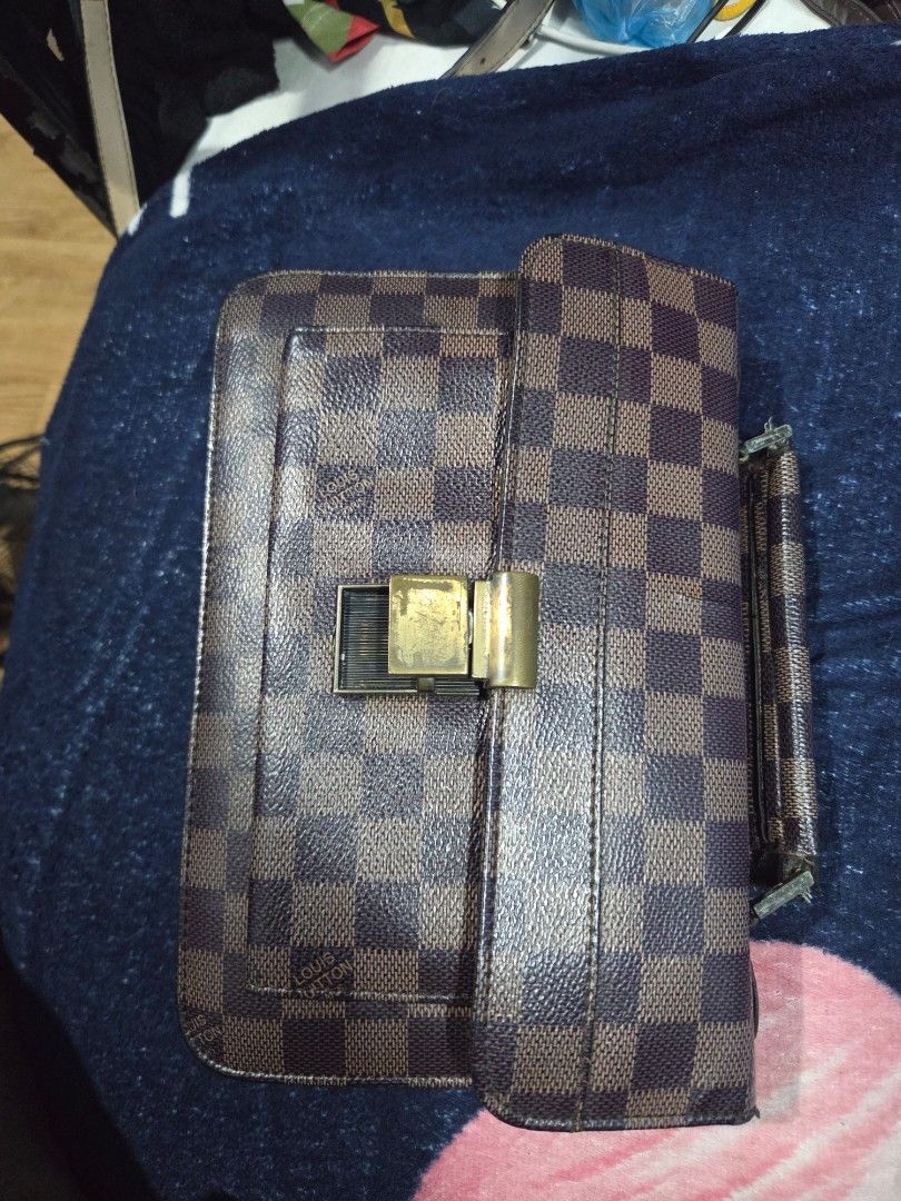Louis Vuitton Damier Ebene Messenger Bag (Category: Luxury Bags & Wallets) located in Manila. Submitted by misakicakes (Listing ID 1466891220, Image 2). Description: Binili sa Japan 2nd hand store. Pre 1980's daw itong bag and rare na. Wala na daw nito ngayon. Well used may mga flaws na. .