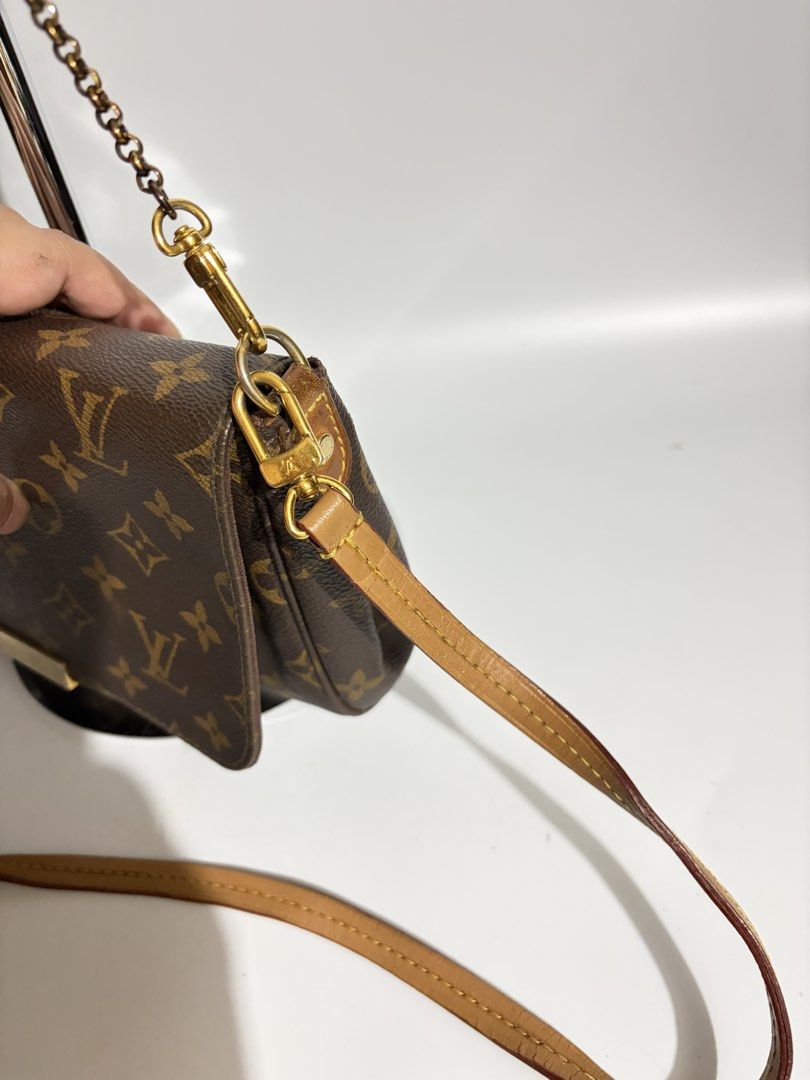 louis vuitton favorite with COA (Category: Luxury Bags & Wallets) located in Bay. Submitted by bunini7 (Listing ID 1466911818, Image 2). Description: selling low with certificate of authenticity .