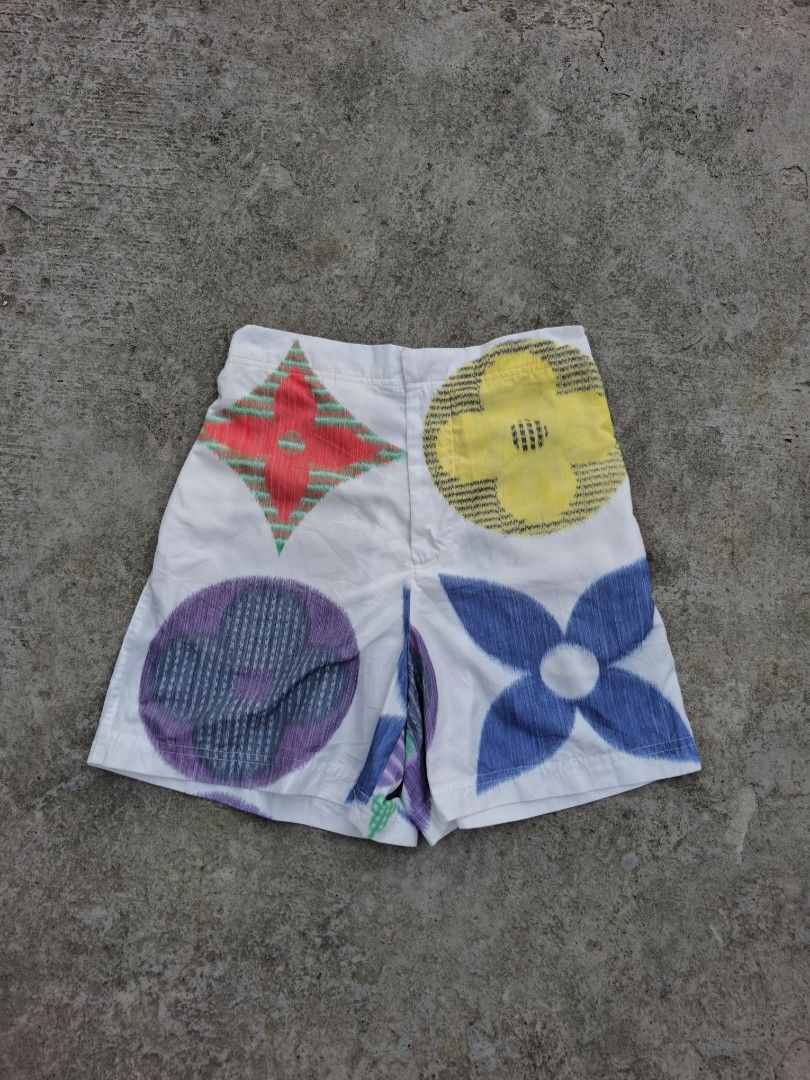 Louis Vuitton Multicolore Monogram Polyester Shorts (Category: Shorts) located in Iloilo. Submitted by mnky.bsns03 (Listing ID 1466888923, Image 1). Description: (designed under Virgil Abloh's artistic direction) 9/10 Color rate Issue: Missing Main Tag 28-33 Waistline 16.5 Length 13.5 Thigh 13 Leg Opening.