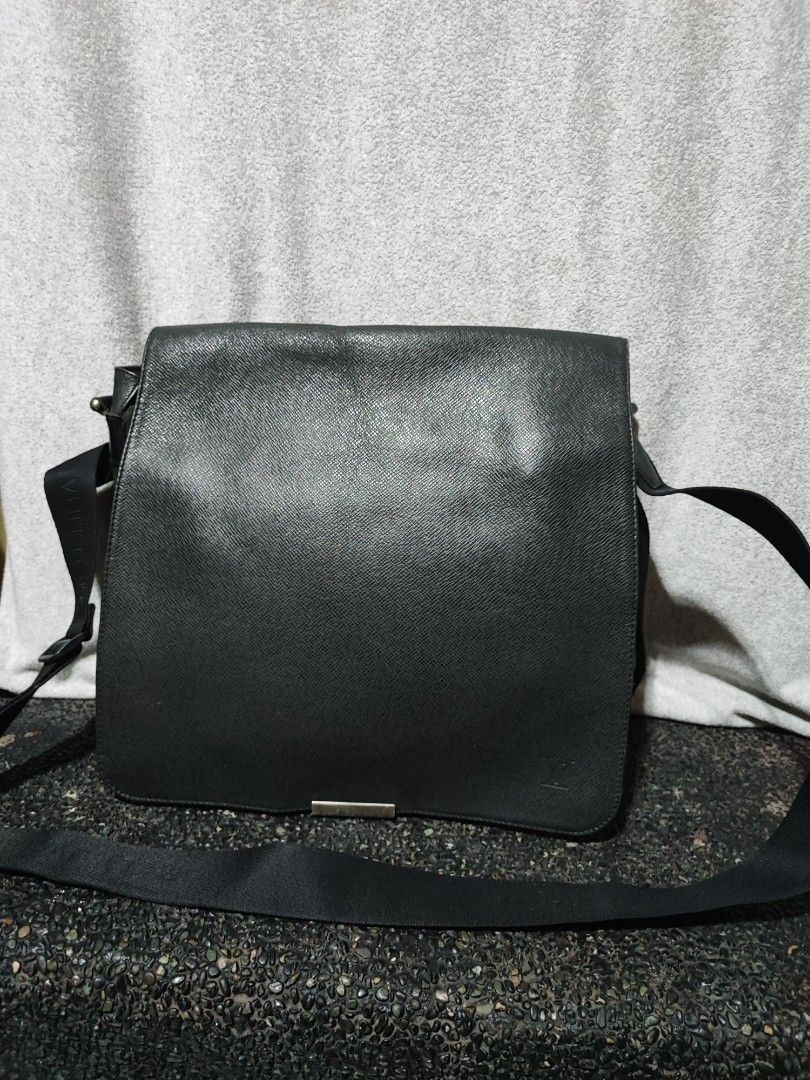 Louis Vuitton Taiga Messenger Bag (Category: Sling Bags) located in Baguio. Submitted by ozara.06 (Listing ID 1466863588, Image 1). Description: Louis Vuitton Taiga andrei Original See all photos Has faded parts, rubsa edges (NO open pipes) 4500.