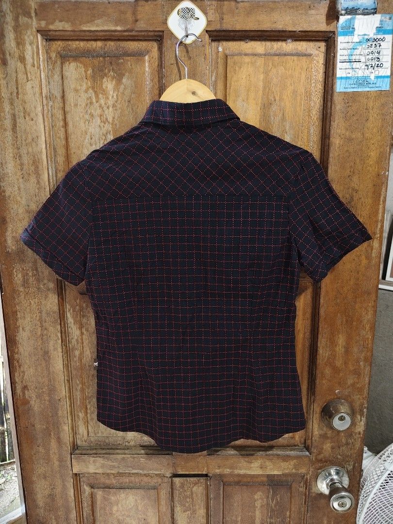 Louis Vuitton Women's Button Down Polo (Category: Others Tops) located in Iloilo. Submitted by branded-boy0422_16 (Listing ID 1466787379, Image 2). Description: W: 16 L: 23 Good as new No issue.