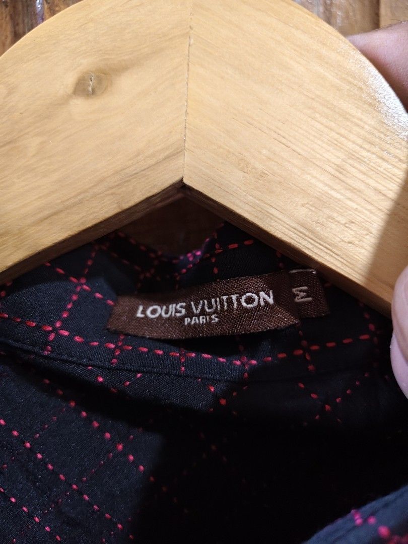 Louis Vuitton Women's Button Down Polo (Category: Others Tops) located in Iloilo. Submitted by branded-boy0422_16 (Listing ID 1466787379, Image 3). Description: W: 16 L: 23 Good as new No issue.