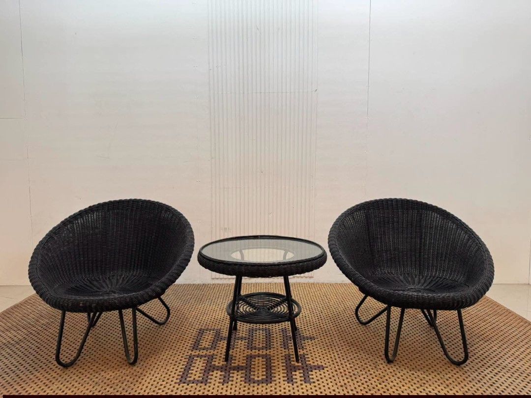 Lounged Chair Set (Category: Tables & Sets) located in Meycauayan. Submitted by marygracecasimiro (Listing ID 1466774413, Image 1). Description: Black Wicker/Rattan Lounge Chair Set with Glass-Top Table Price: 11,500 Table: 24 x 19 Chair: L30 x W27 x H27/13 In good condition🩷.