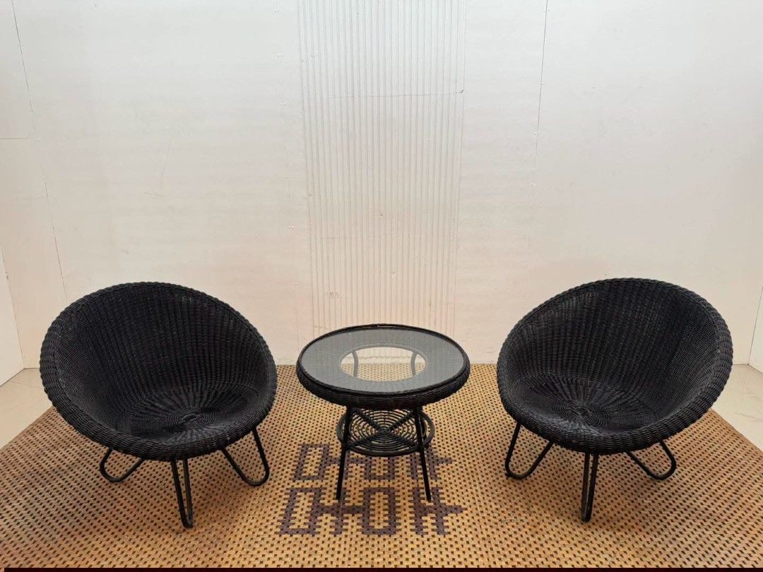 Lounged Chair Set (Category: Tables & Sets) located in Meycauayan. Submitted by marygracecasimiro (Listing ID 1466774413, Image 2). Description: Black Wicker/Rattan Lounge Chair Set with Glass-Top Table Price: 11,500 Table: 24 x 19 Chair: L30 x W27 x H27/13 In good condition🩷.