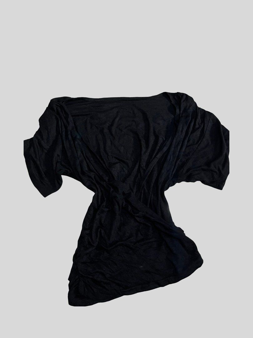 Low V neck top (Category: Blouses) located in Bulacan. Submitted by _lokaa (Listing ID 1466785586, Image 1). Description: no flaws small to large .