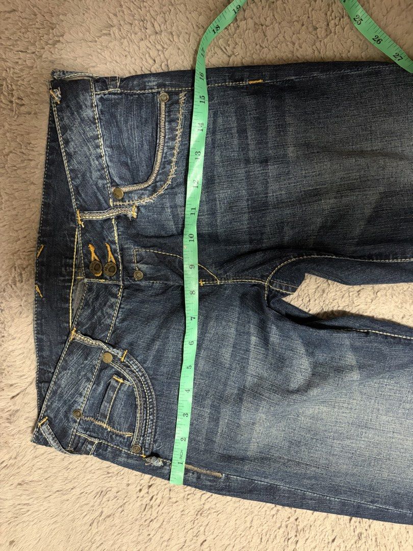 Low-rise Vintage Flared Jeans (Category: Jeans) located in Rizal. Submitted by katrinpascual (Listing ID 1466966567, Image 3). Description: - Style: Flared fit, low-rise waist Waist: 28” low rise Length: 39” Front rise: 7” Leg Opening: 8” bought from IG RFS: doesnt fit me.