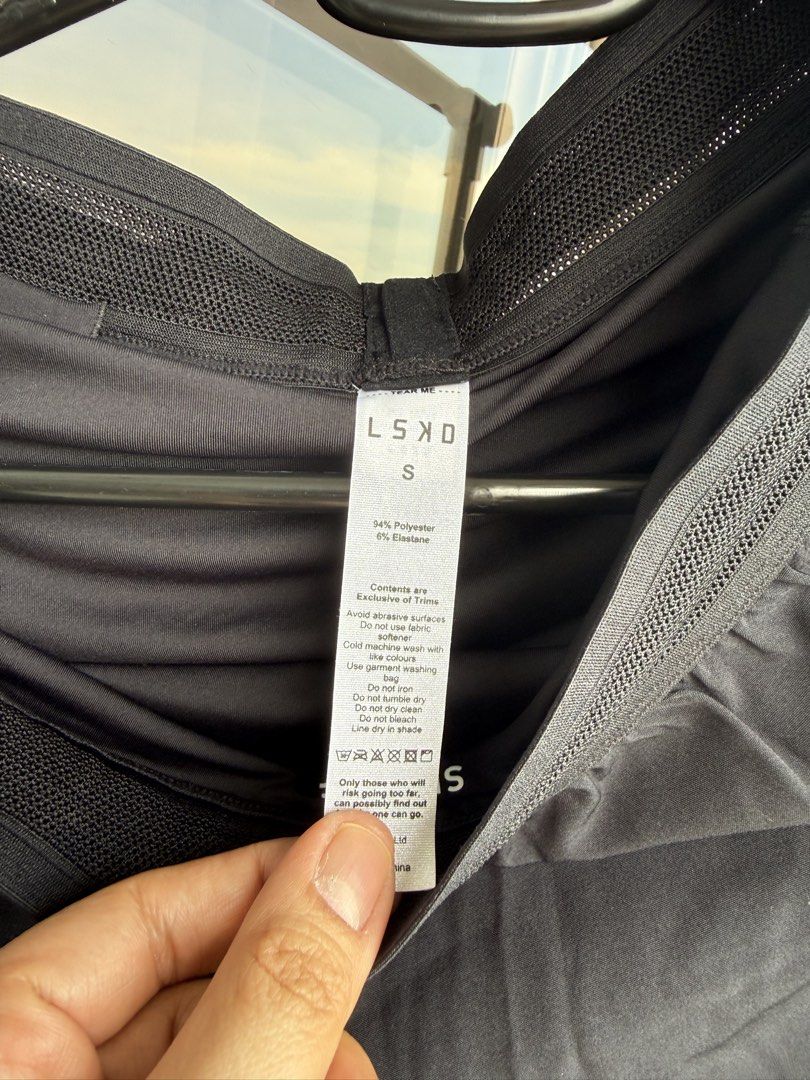 LSKD Accelerate 3" High-Rise Running Short Black Small (Category: Activewear) located in Taguig. Submitted by tadaburr (Listing ID 1466792979, Image 2). Description: Ultra-lightweight, quick drying fabric 3” inseam High-Rise waistband (5.5cm added to front rise) with vented mesh and external drawstring High split at side seam for total freedom of movement Raw cut edges Hidden back pocket for key or gel Built in liner Front and back branding 94% P