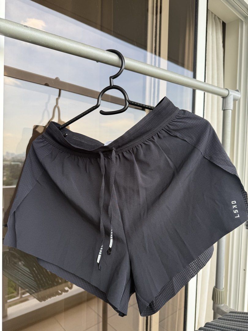 LSKD Accelerate 3" High-Rise Running Short Black Small (Category: Activewear) located in Taguig. Submitted by tadaburr (Listing ID 1466792979, Image 1). Description: Ultra-lightweight, quick drying fabric 3” inseam High-Rise waistband (5.5cm added to front rise) with vented mesh and external drawstring High split at side seam for total freedom of movement Raw cut edges Hidden back pocket for key or gel Built in liner Front and back branding 94% P