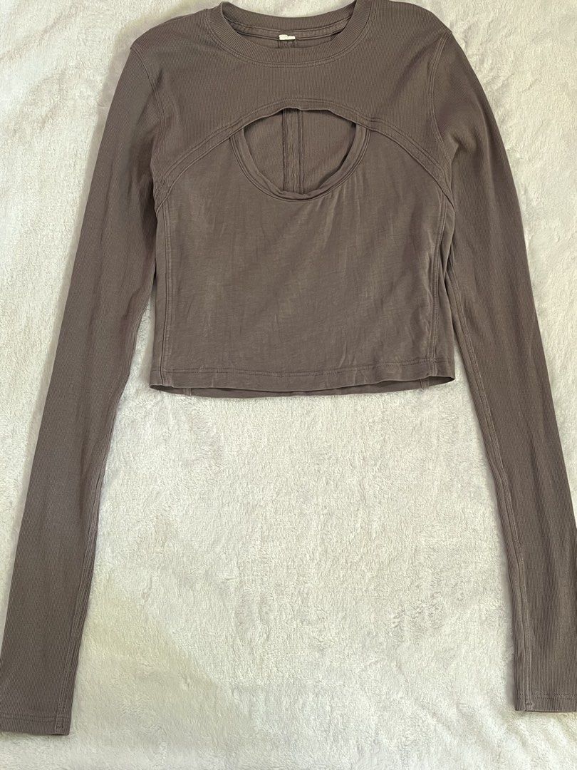 Lululemon Better Best Longsleeve (Category: Longsleeves) located in Cagayan de Oro. Submitted by prelovedbynmei (Listing ID 1466836500, Image 2). Description: - Authentic Lululemon ribbed crop top in a stylish taupe shade - Chic long sleeves with a modern chest cut-out detail - Features the signature logo on the bottom hem - Made from ultra-soft, comfortable fabric - Ideal for workouts, gym sessions, or casual athleisure wear - Standard cropped f