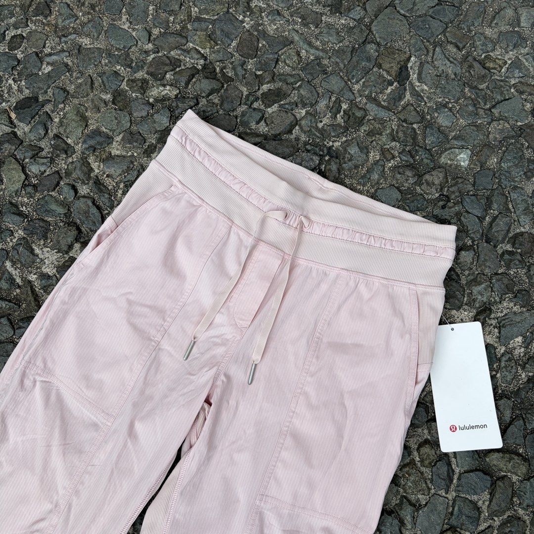Lululemon Dance Studio Crop Pants (Category: Other Bottoms) located in Manila. Submitted by stablesource (Listing ID 1466866321, Image 2). Description: Lululemon Dance Studio Crop Pants Size 4 Dimension: 28 Stretchable Waist 35 Full Length 6 Leg Opening Brand New Kindly Check All Details Before Purchase🤝.
