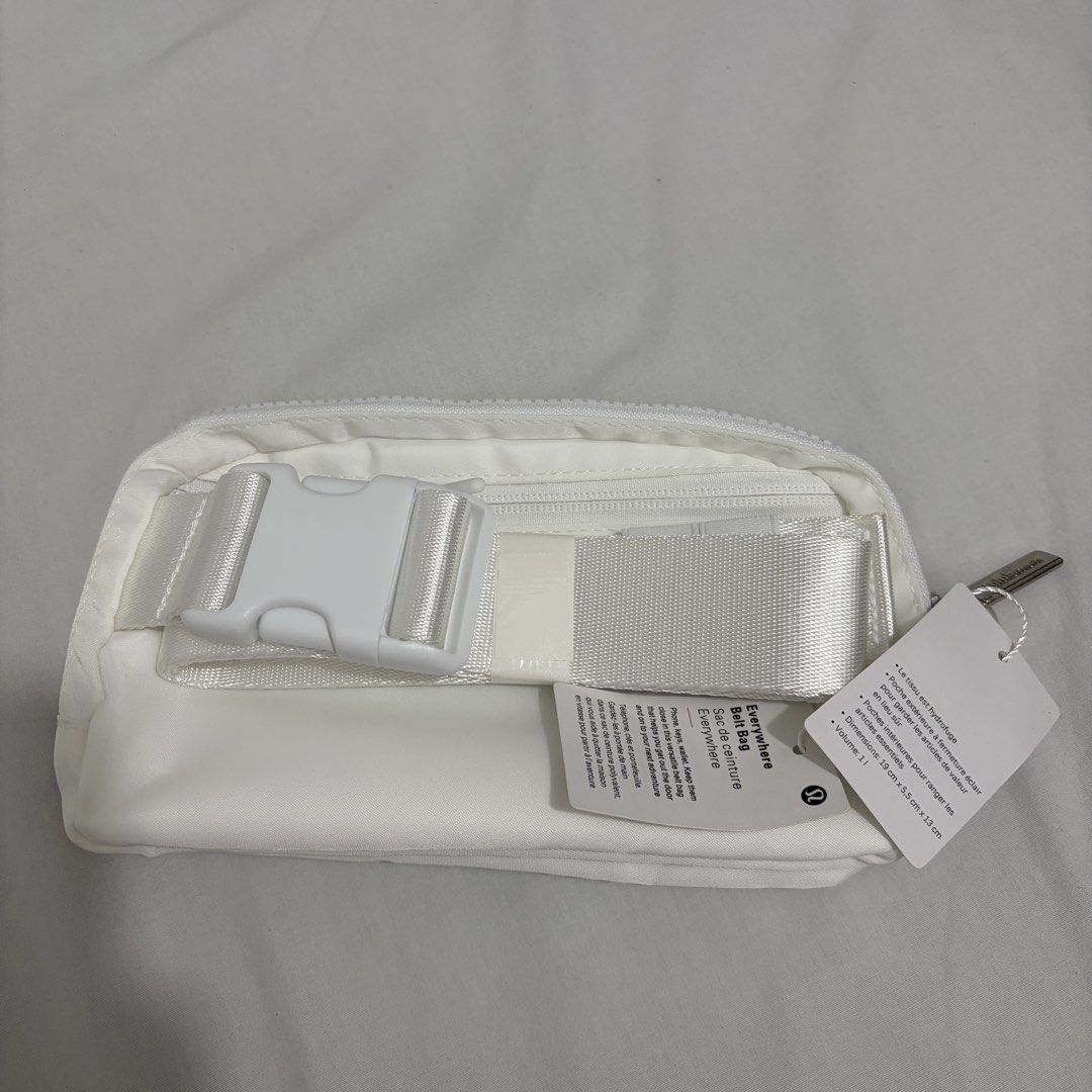 Lululemon Everywhere Bag (Category: Cross-body Bags) located in Caloocan City. Submitted by purpleskies14 (Listing ID 1466871328, Image 2). Description: -Lululemon everywhere belt bag - Price is negotiable .