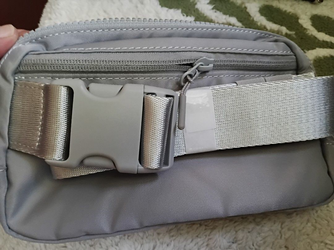 Lululemon Everywhere Belt Bag 1L (Category: Belt bags, Clutches and Pouches) located in Muntinlupa City. Submitted by apobangpo_ot7 (Listing ID 1466794641, Image 3). Description: ✅️ Authentic💯 bought it from Outlet Store in Sokor🇰🇷✅️ Bnew ✨️ Lululemon Everywhere Belt Bag in grey. Water-repellent fabric, fits your phone, keys, and wallet easily. Adjustable strap with a secure buckle closure. Interior mesh pockets keep your small items organized