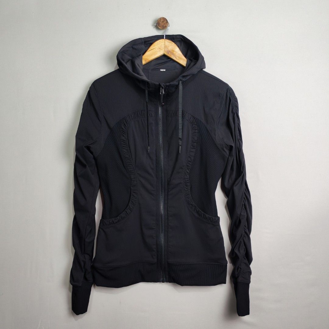 LuLuLemon Reversible Jacket (Category: Coats, Jackets and Outerwear) located in Baguio. Submitted by luxuryph2600_eric (Listing ID 1466776926, Image 1). Description: Lululemon Jacket 📌 Details⬇️⬇️⬇️ 📍Excellent Condition 📍Dimes 21*26 📍Color Rate 10/10 📍Size Medium 💰 PRICE 1300 FREE SHIPING 📌Loc. Baguio City Shipping Via J&T Reminder : Items are Thrifted and carefully Selected from Thrift Stores/Box/Bales Photos are Provided for Self Authent