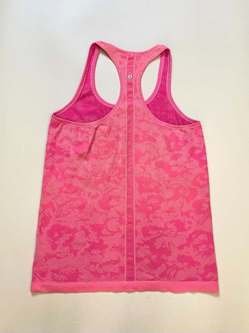 Lululemon (reversible) W 18 (Category: Activewear) located in Tarlac. Submitted by dinnuh4e (Listing ID 1466852766, Image 2). Description: Lululemon (reversible) W 18 L 25 Very good condition Issue: minimal paint stain.