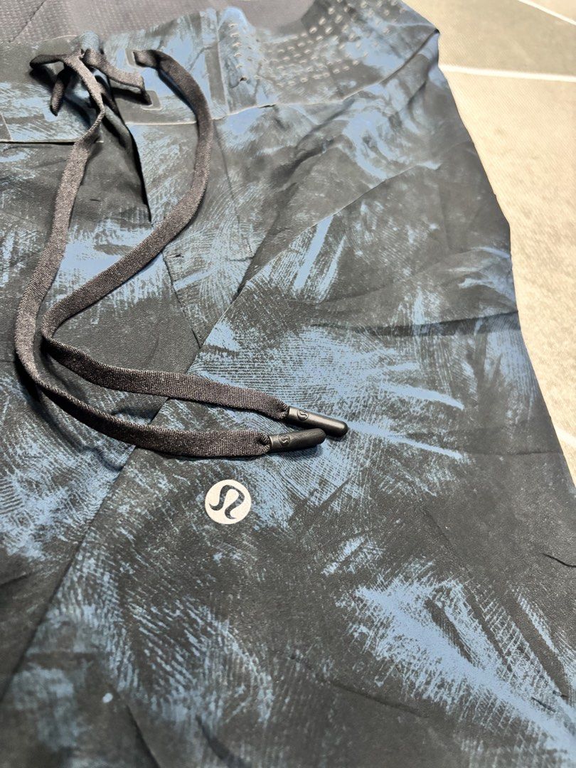 LULULEMON short (Category: Shorts) located in Manila. Submitted by anthony_stark (Listing ID 1466913052, Image 2). Description: LULULEMON CURRENT STATE SHORT GOOD AS NEW NO ISSUE WAISTLINE 29-30 LENGTH 18 CEBU CITY 850+SF.