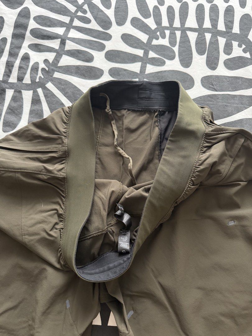 Lululemon Shorts (Category: Activewear) located in Quezon City. Submitted by _cjbarrera (Listing ID 1466790502, Image 3). Description: Flaw see photo.